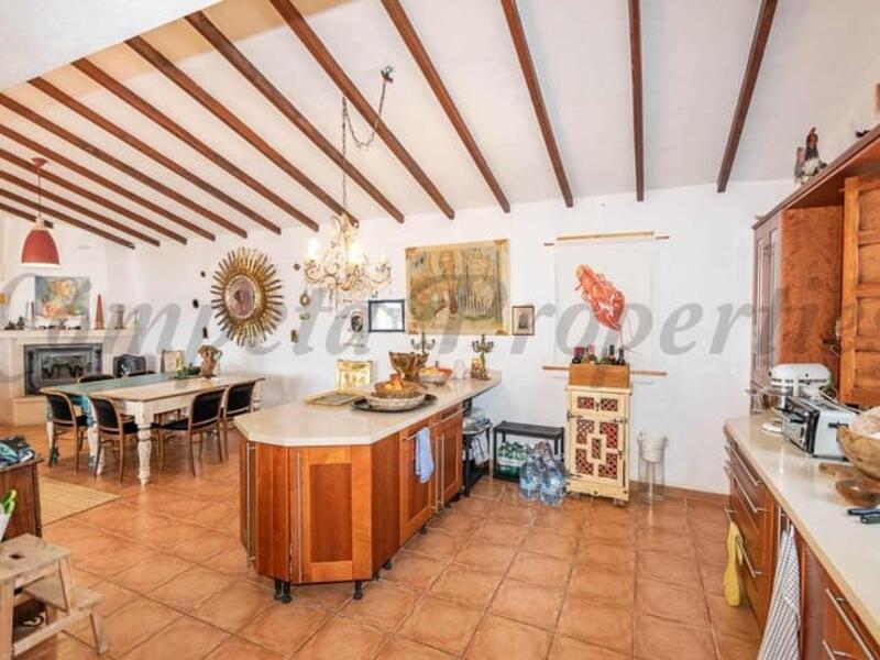 4 Schlafzimmer Landhaus zu verkaufen