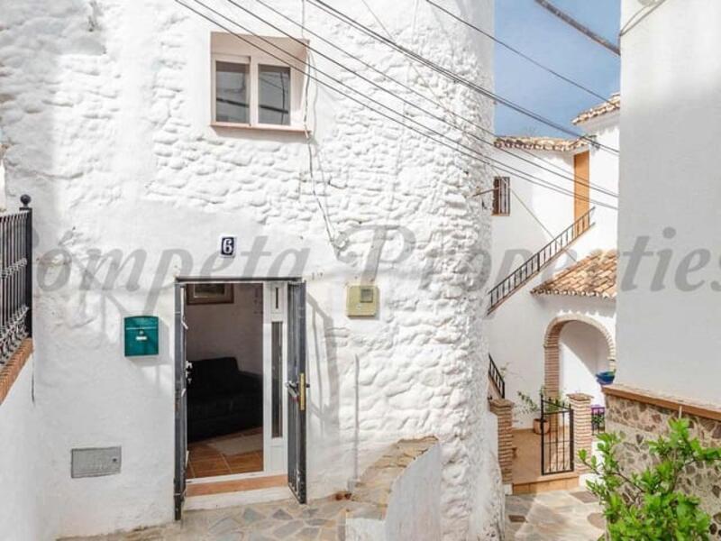 Gezinswoning Te koop in Salares, Málaga