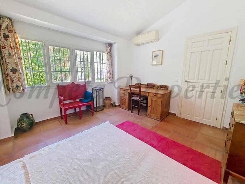 4 bedroom Country House for sale