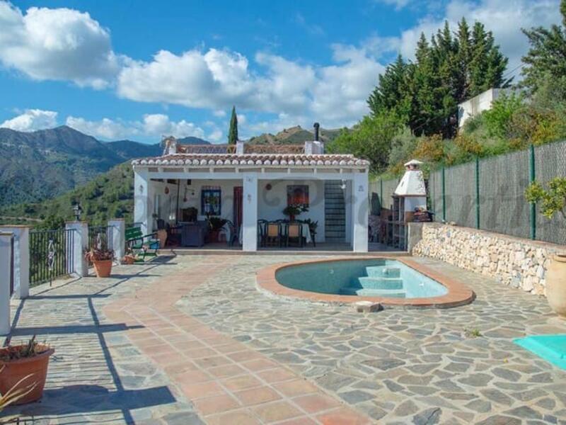 Country House for sale in Torrox, Málaga Country House for sale in Torrox, Málaga