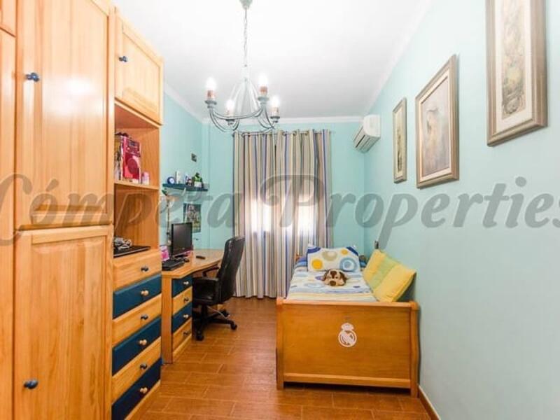 5 bedroom Country House for sale