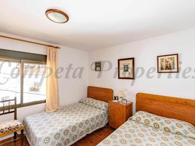 4 slaapkamer Gezinswoning Te koop 4 slaapkamer Gezinswoning Te koop