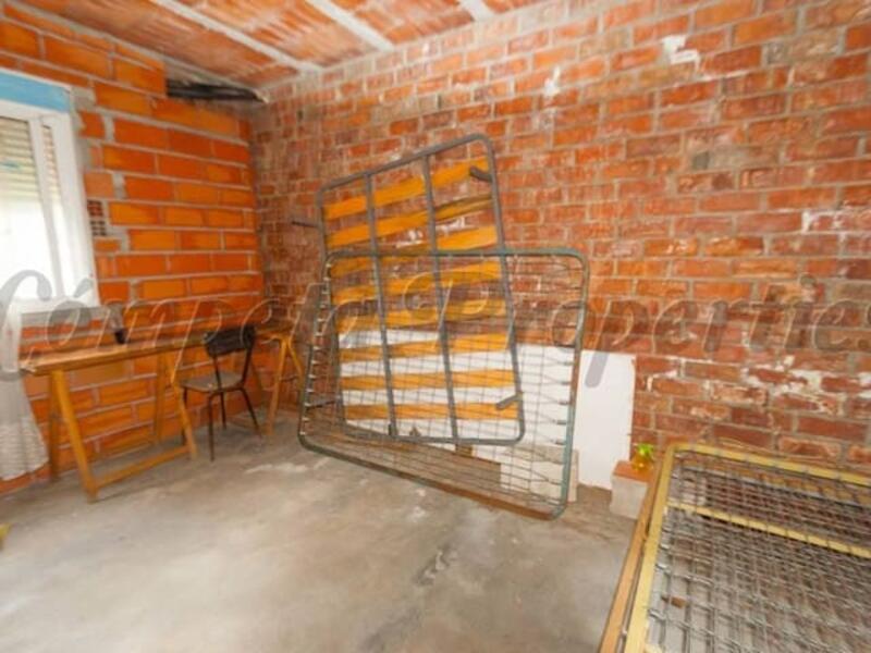 6 slaapkamer Gezinswoning Te koop