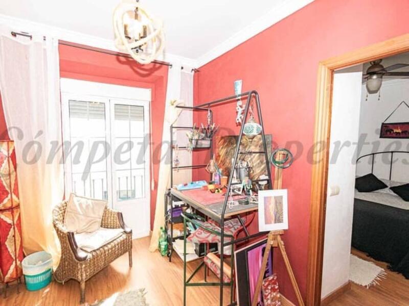 4 slaapkamer Gezinswoning Te koop