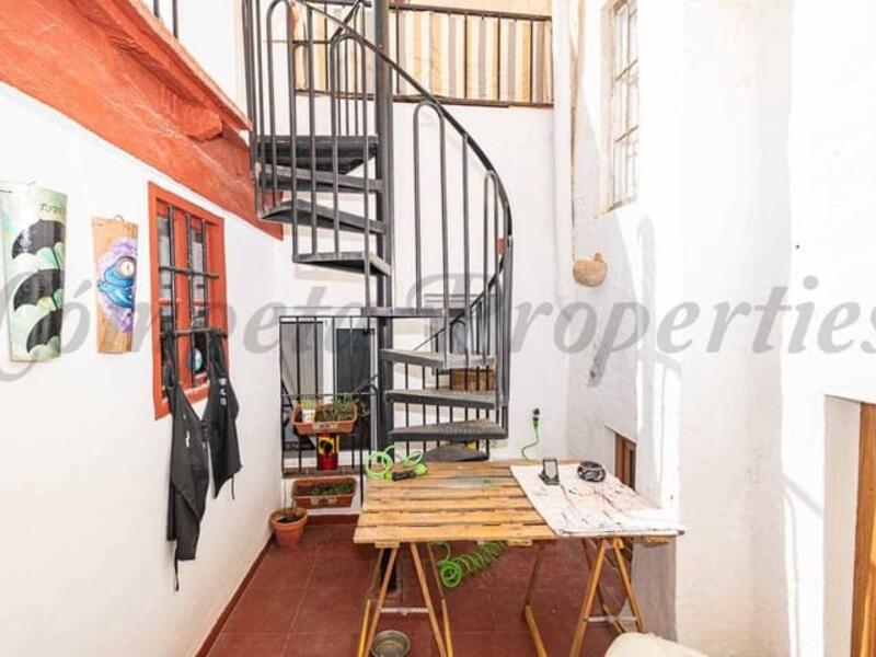 4 slaapkamer Gezinswoning Te koop