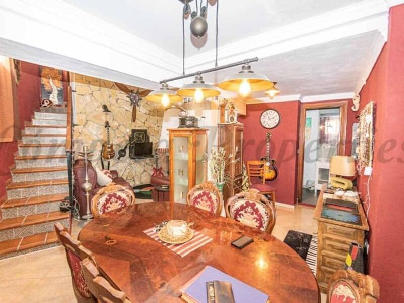 4 slaapkamer Gezinswoning Te koop