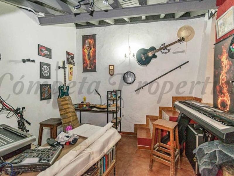 4 slaapkamer Gezinswoning Te koop