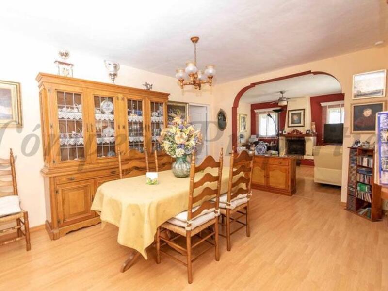 6 bedroom Country House for sale 6 bedroom Country House for sale