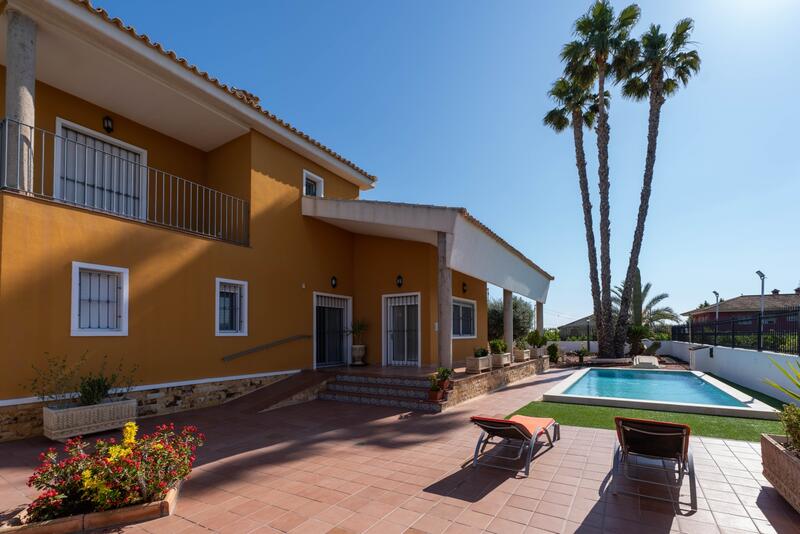 Lantställe till salu i Orihuela, Alicante
