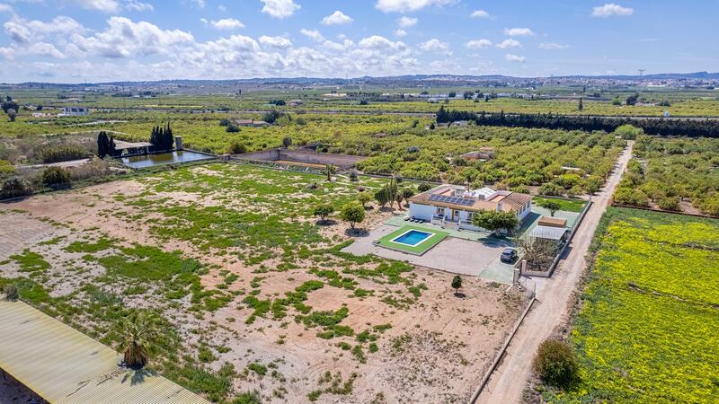 Villa til salgs i Los Montesinos, Alicante