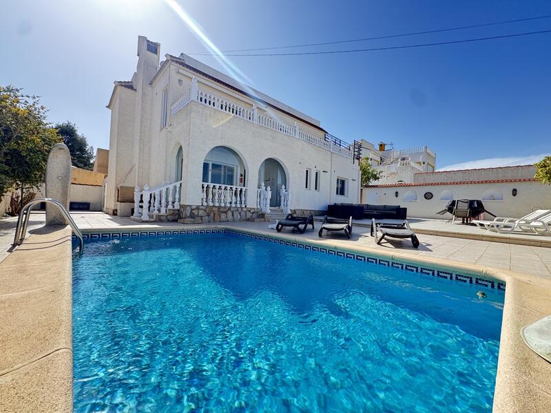 Villa Te koop in San Miguel de Salinas, Alicante
