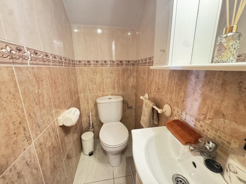 3 slaapkamer Gezinswoning Te koop