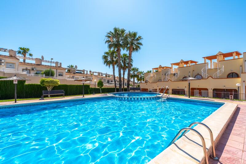 Radhus till salu i Villamartin, Alicante