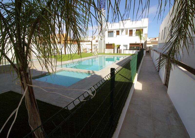 Radhus till salu i Pilar de la Horadada, Alicante