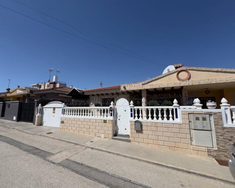 Villa à vendre dans Benijófar, Alicante