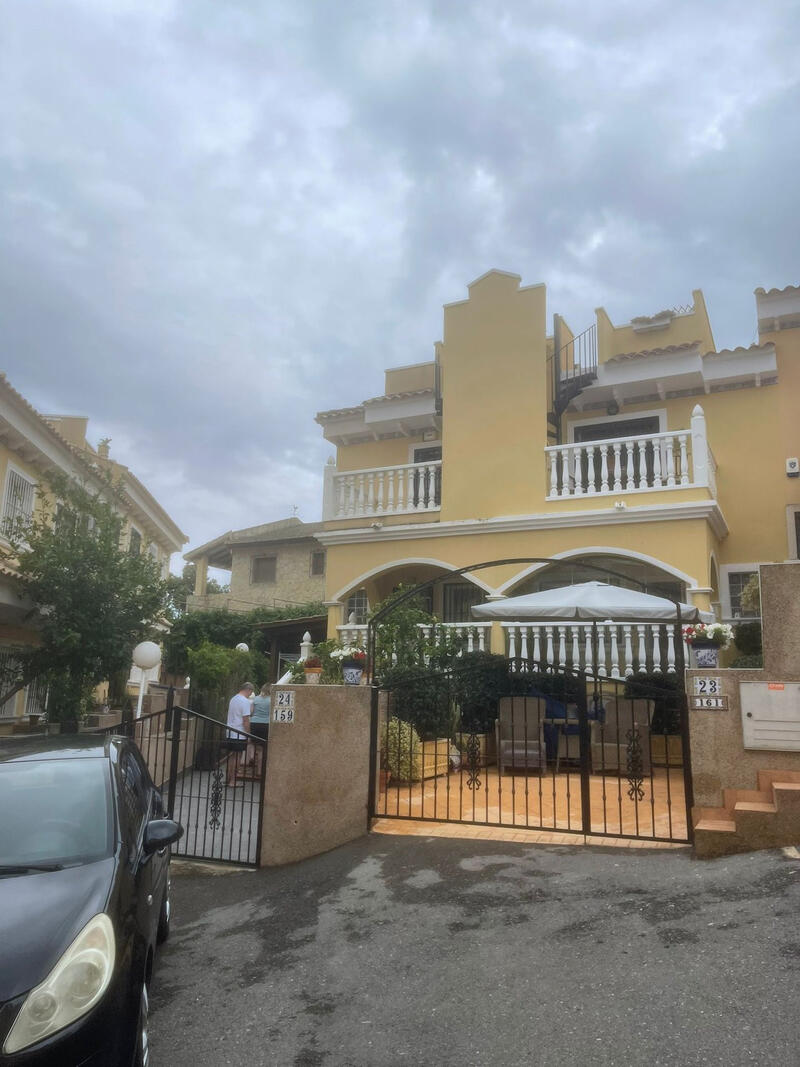 Gezinswoning Te koop in Algorfa, Alicante