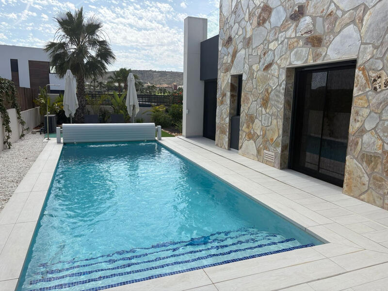 Villa en venta en Algorfa, Alicante