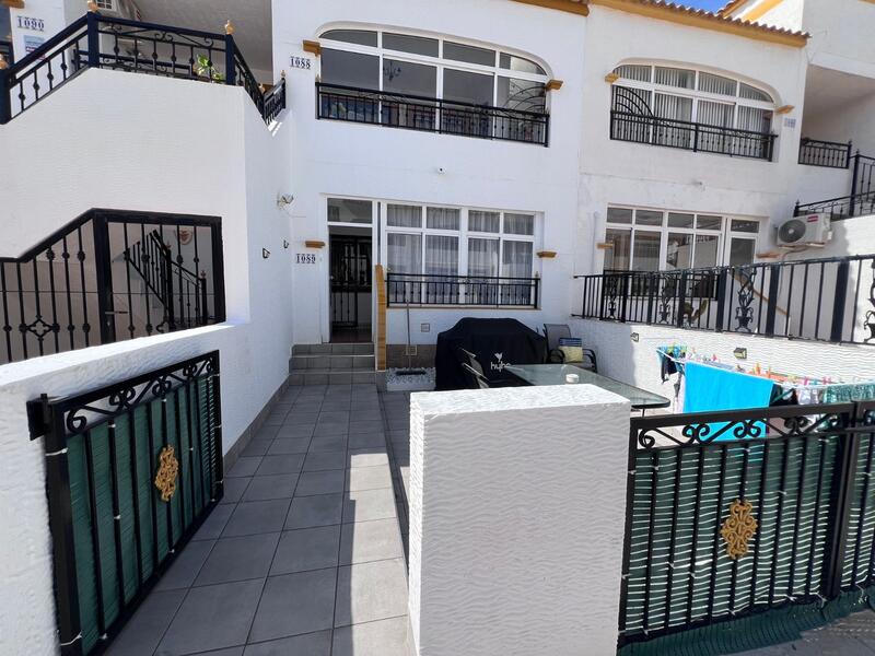 Lejlighed til salg i Los Montesinos, Alicante