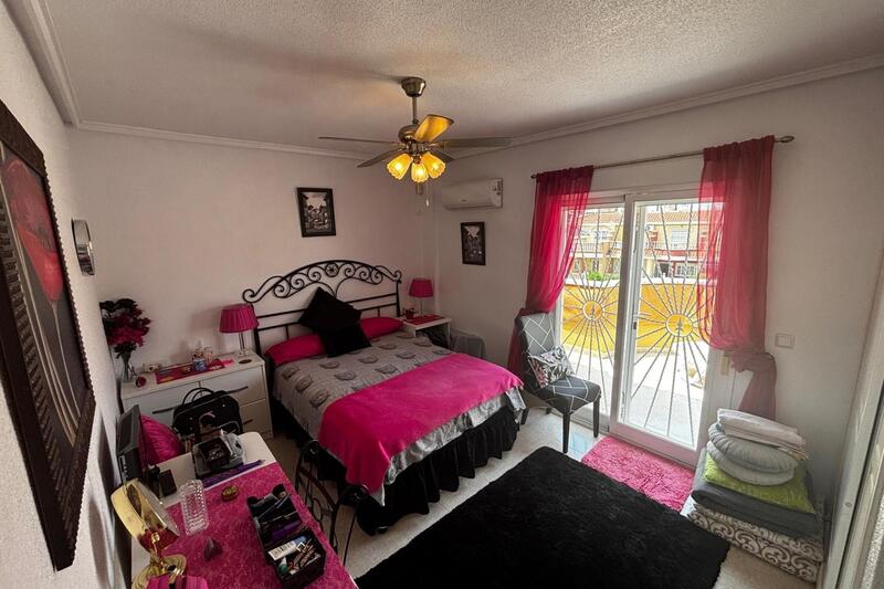 3 slaapkamer Gezinswoning Te koop