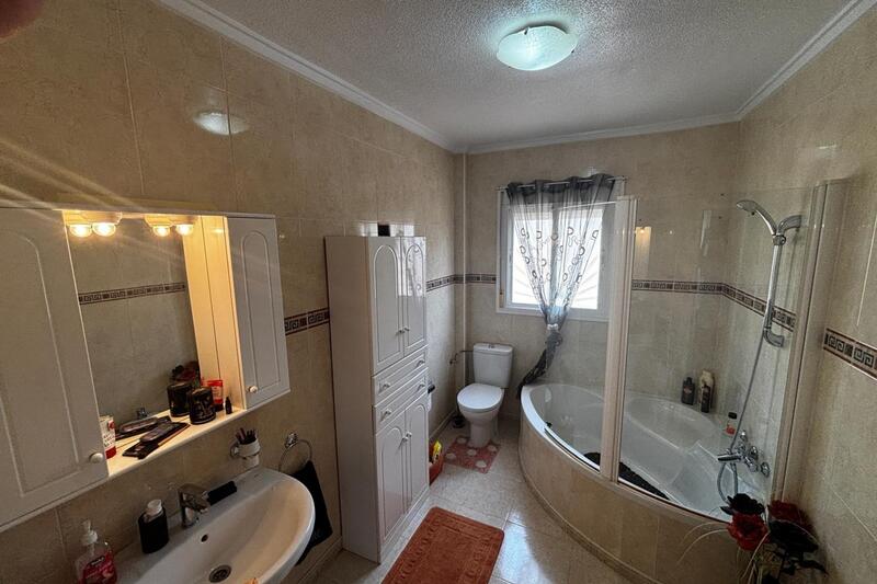 3 slaapkamer Gezinswoning Te koop