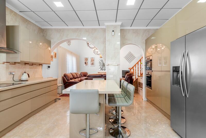 7 bedroom Villa for sale