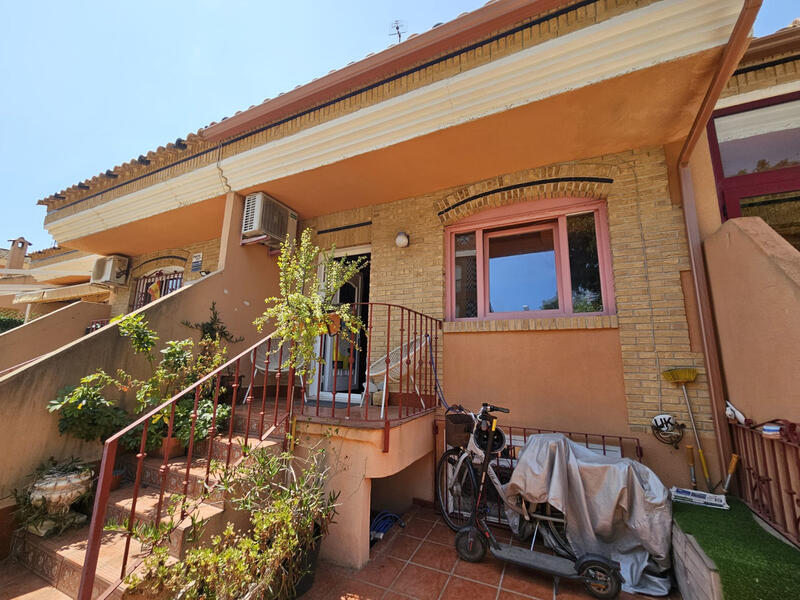 4 Schlafzimmer Stadthaus zu verkaufen