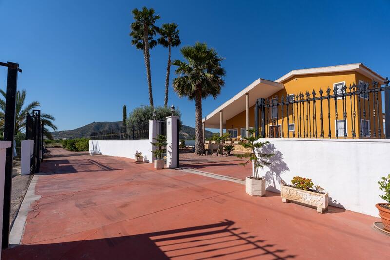 4 Schlafzimmer Landhaus zu verkaufen