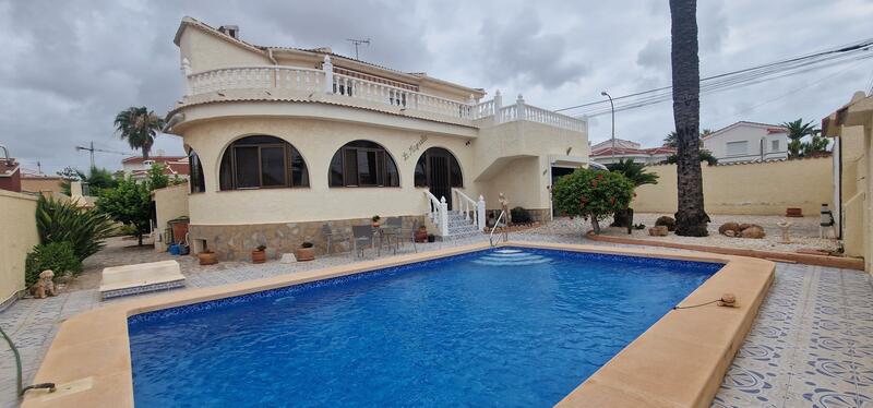 Villa til salg i Ciudad Quesada, Alicante