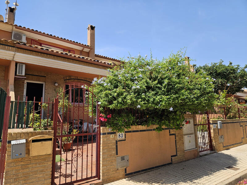 4 bedroom Townhouse for sale