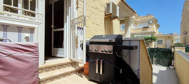 4 bedroom Townhouse for sale