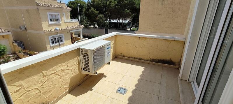 4 bedroom Townhouse for sale