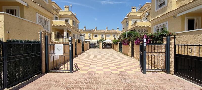 4 bedroom Townhouse for sale