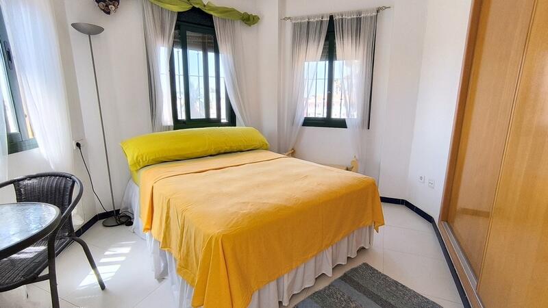 3 slaapkamer Gezinswoning Te koop
