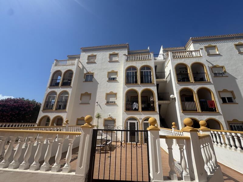 Apartamento en venta en La Zenia, Alicante
