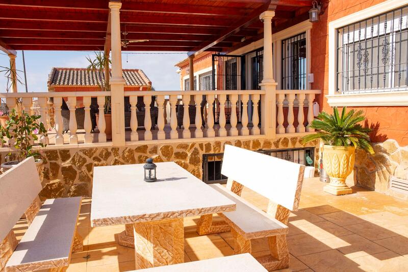 6 Schlafzimmer Landhaus zu verkaufen