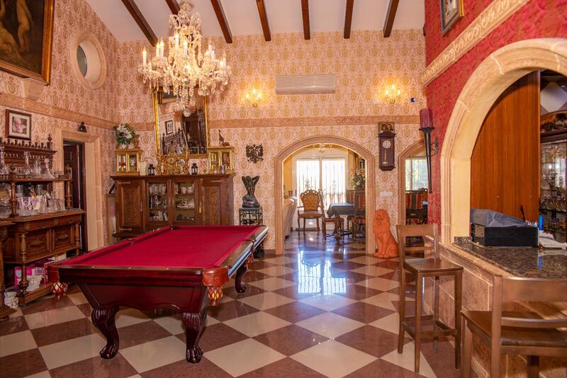 6 Schlafzimmer Landhaus zu verkaufen