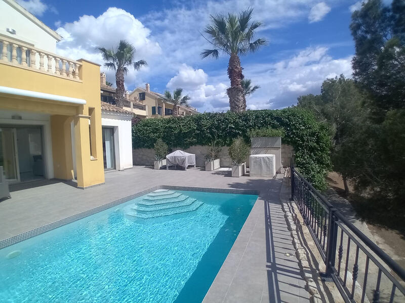 4 Cuarto Villa en venta