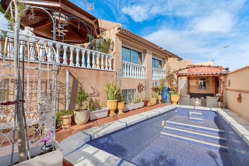 4 Cuarto Villa en venta
