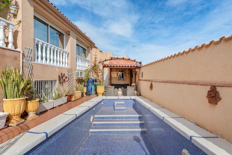 4 Cuarto Villa en venta