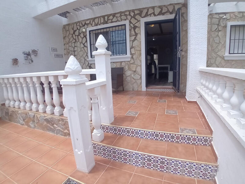 3 slaapkamer Gezinswoning Te koop