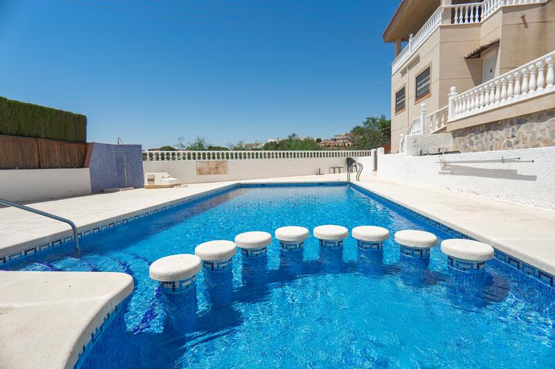 4 Cuarto Villa en venta