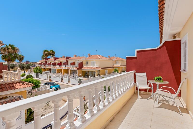 3 bedroom Townhouse for sale