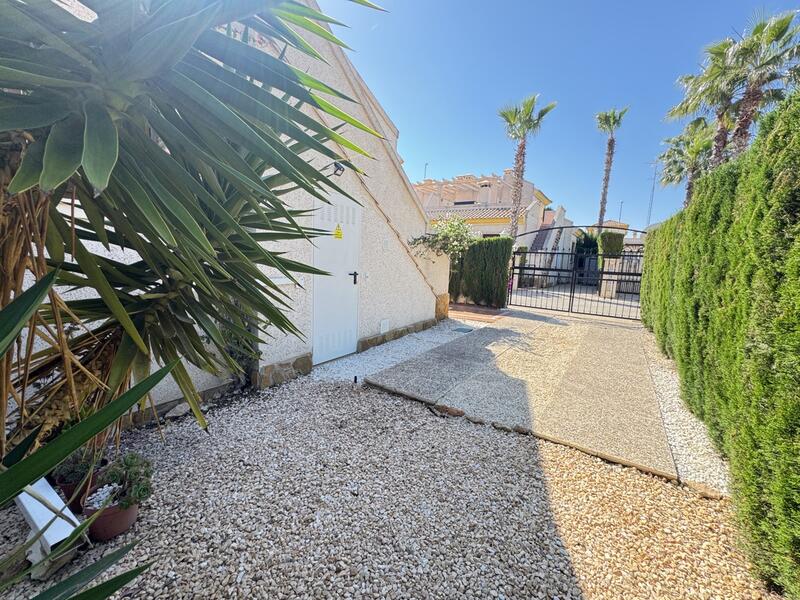 2 bedroom Townhouse for sale