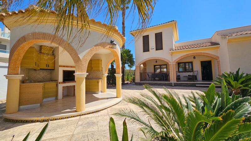 4 Cuarto Villa en venta