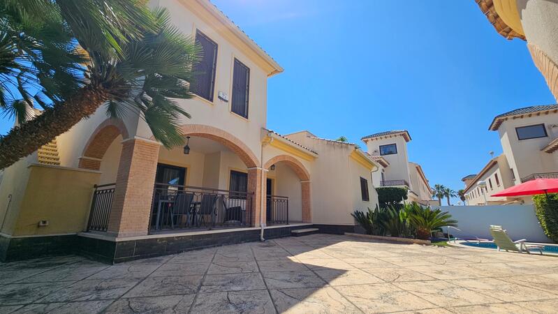 4 Cuarto Villa en venta