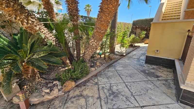 4 Cuarto Villa en venta