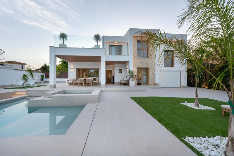 4 slaapkamer Villa Te koop
