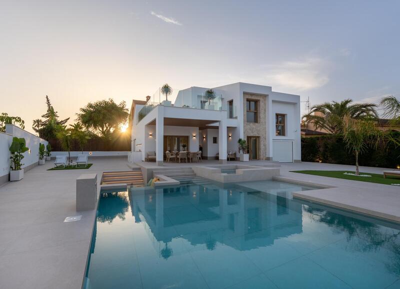 4 slaapkamer Villa Te koop