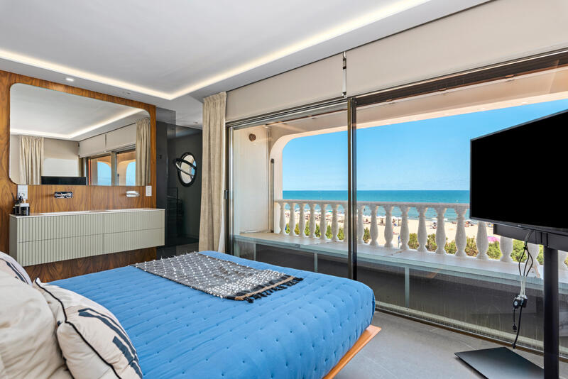 6 bedroom Townhouse for sale