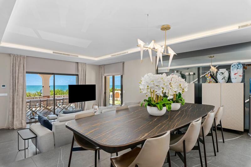 6 bedroom Townhouse for sale